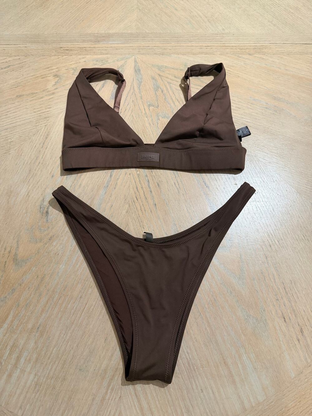 SKIMS cocoa brown bikini signature plunge top med and cheeky bottoms large